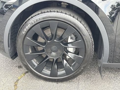 Used 2023 Tesla Model Y AWD image 30
