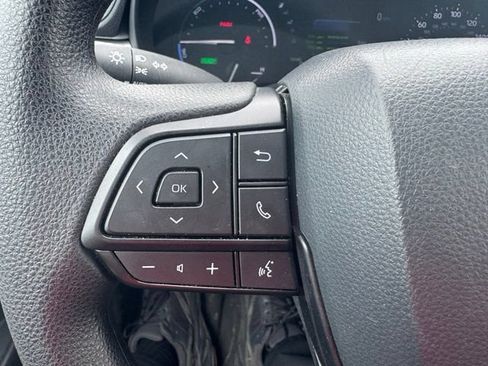 Used 2025 Toyota Sienna LE AWD/4WD image 21