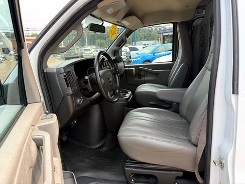 Used 2023 GMC Savana 2500 RWD 2500 135 w/ Driver Convenience Package image 7