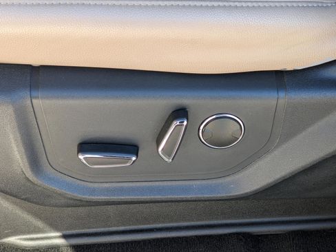 Used 2024 Ford Expedition Limited image 32