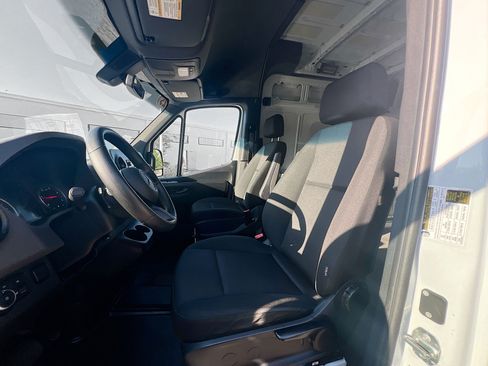 Used 2025 Mercedes-Benz Sprinter 2500 image 14