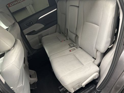 Used 2019 Toyota Highlander LE image 15