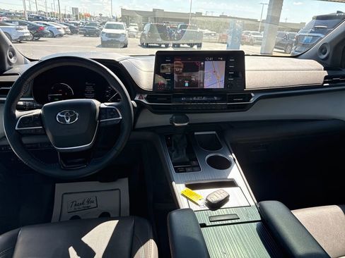 Used 2021 Toyota Sienna XSE image 15