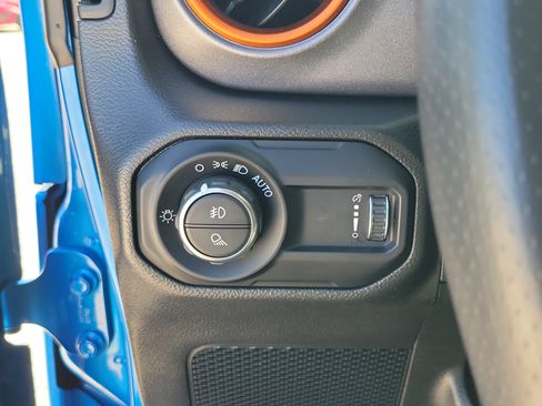 Used 2023 Jeep Gladiator Mojave w/ Cold Weather Group AWD/4WD image 26