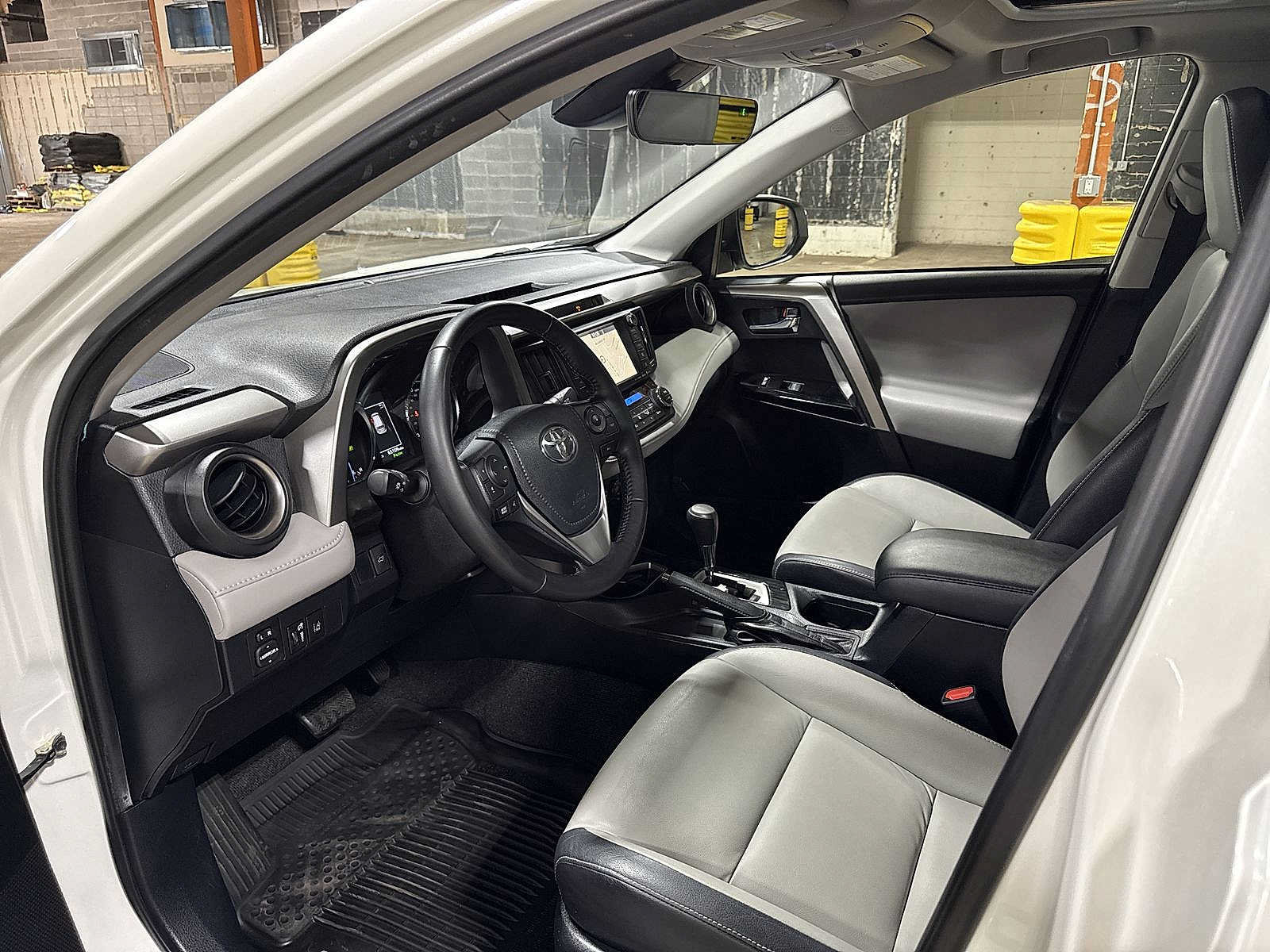 Used 2016 Toyota RAV4 Limited w/ Advanced Technology Package AWD/4WD image 31