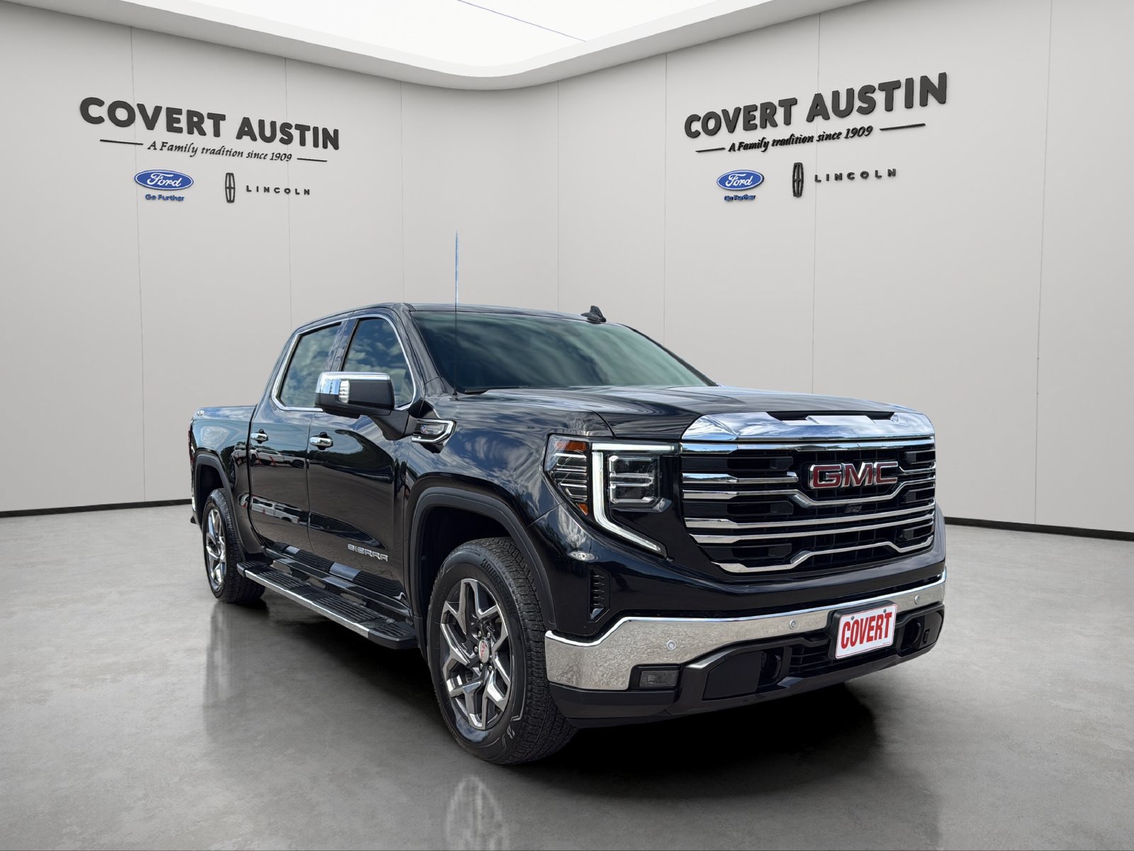 Used 2024 GMC Sierra 1500 SLT AWD/4WD image 4