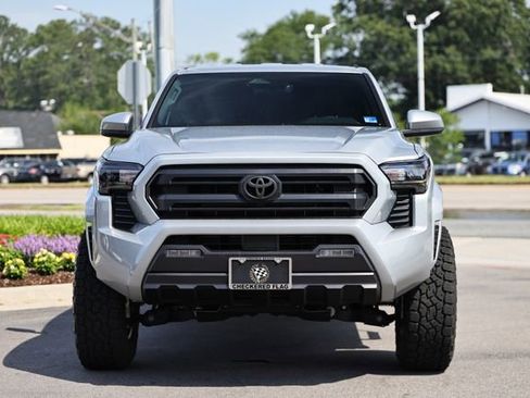 Used 2025 Toyota Tacoma SR5 AWD/4WD image 15