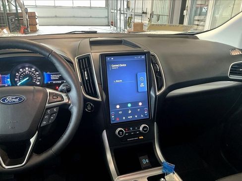 Used 2024 Ford Edge SEL w/ Convenience Package image 18