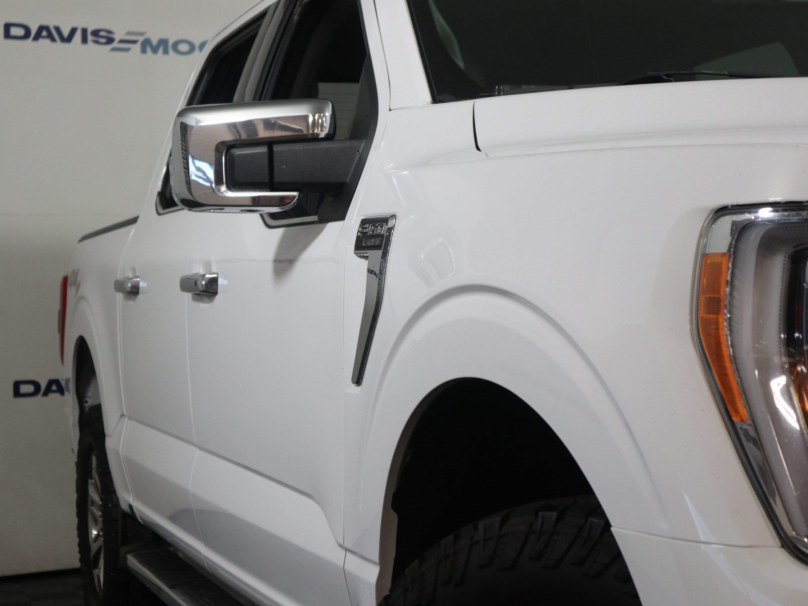 Used 2023 Ford F150 Lariat AWD/4WD image 3