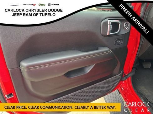 Used 2025 Jeep Wrangler Sahara image 14