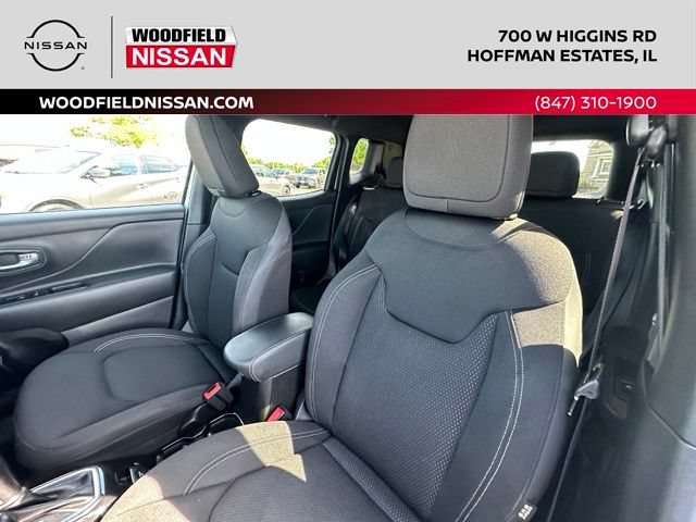 Used 2022 Jeep Renegade Altitude w/ Convenience Group AWD/4WD image 29
