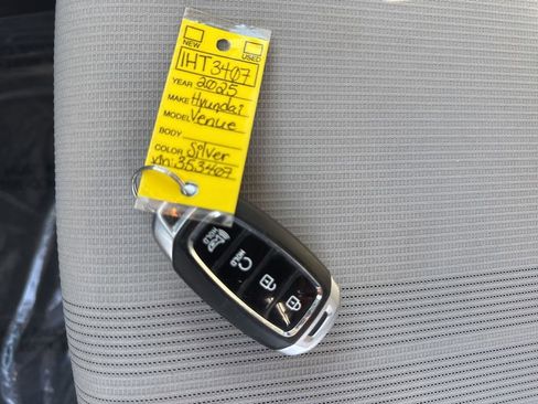 Used 2025 Hyundai Venue SEL FWD image 33