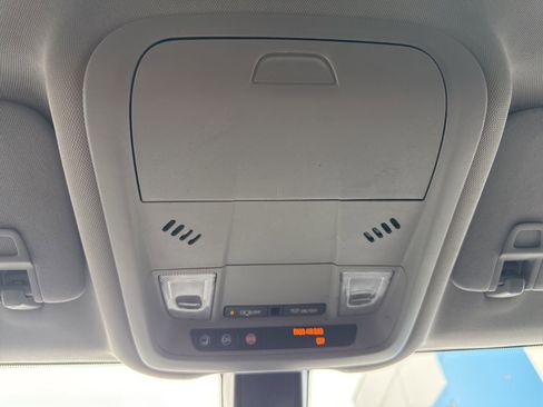 Used 2018 GMC Terrain SLE w/ Driver Convenience Package image 29