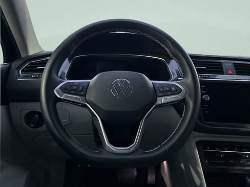 Used 2022 Volkswagen Tiguan SE image 45
