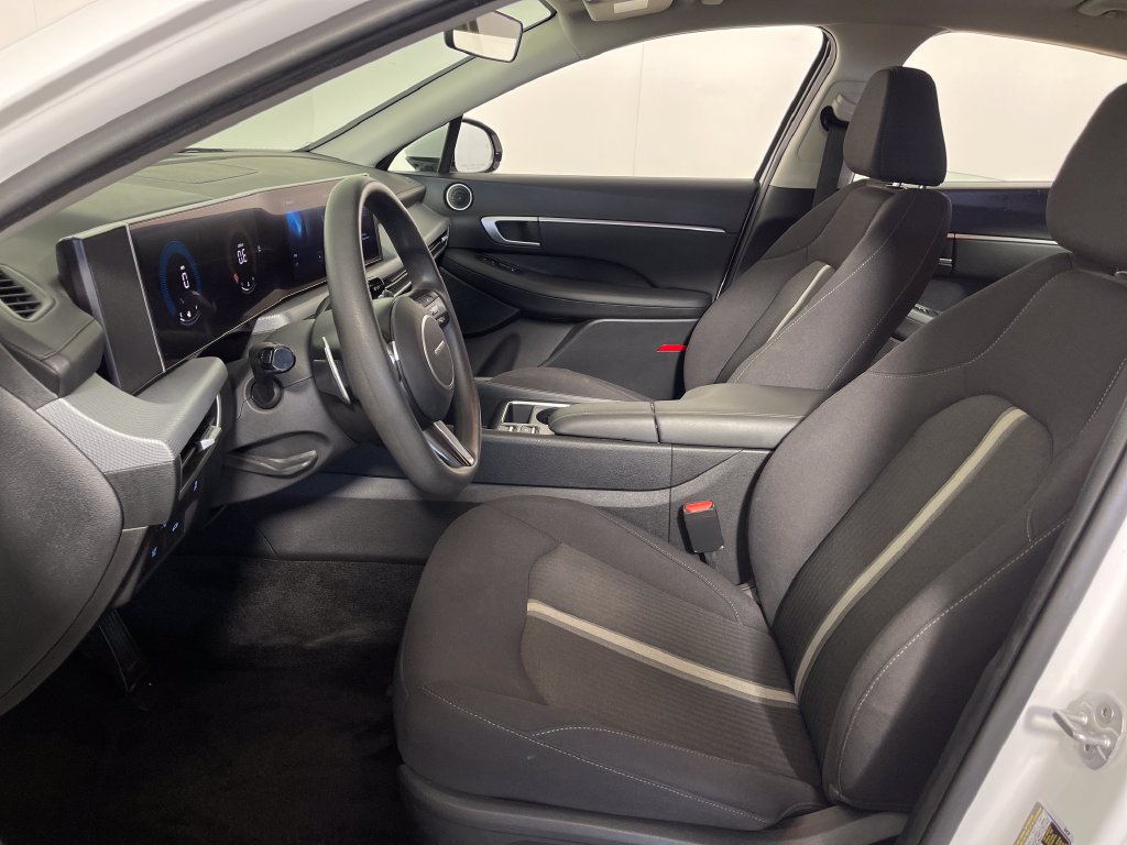 Used 2025 Hyundai Sonata SEL FWD image 13