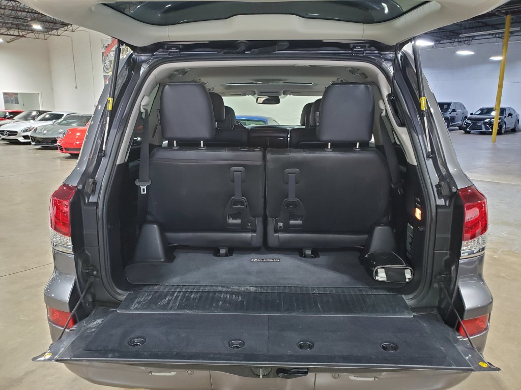Used 2013 Lexus LX 570 4WD w/ Luxury Pkg image 45