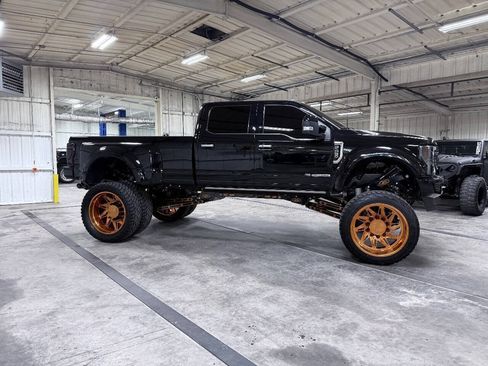 Used 2022 Ford F450 Limited w/ FX4 Off-Road Package AWD/4WD image 2