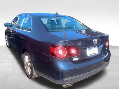 Used 2010 Volkswagen Jetta Sedan image 5