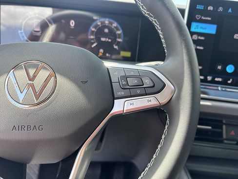 New 2025 Volkswagen Tiguan SE image 22