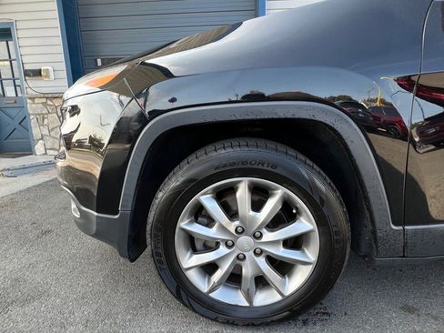 Used 2018 Jeep Cherokee Limited image 2