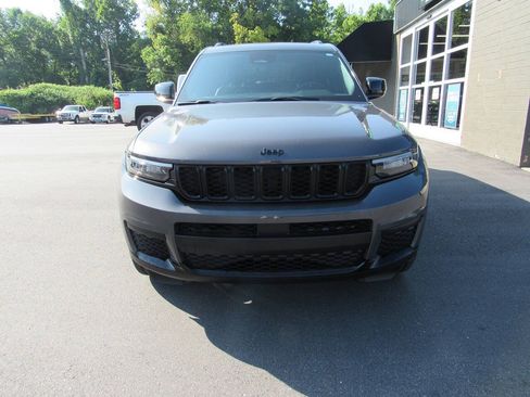 Used 2025 Jeep Grand Cherokee L Altitude RWD image 9
