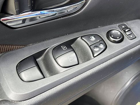 Used 2021 Nissan Kicks SR FWD image 15