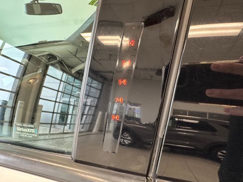 Used 2018 Ford Explorer XLT w/ Equipment Group 202A image 9