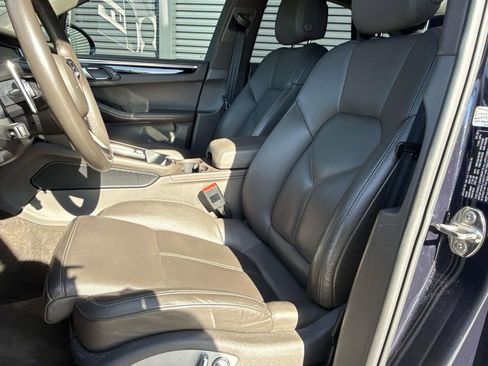 Used 2023 Porsche Macan Turbo image 4