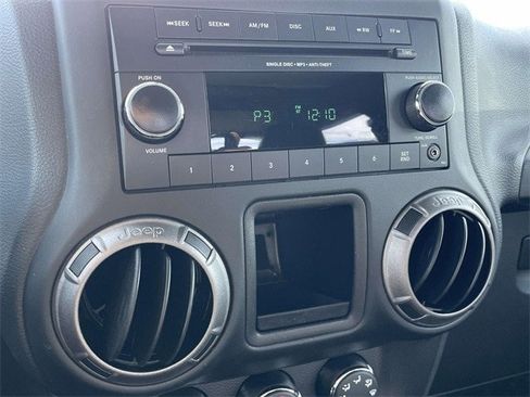 Used 2018 Jeep Wrangler Sport image 9