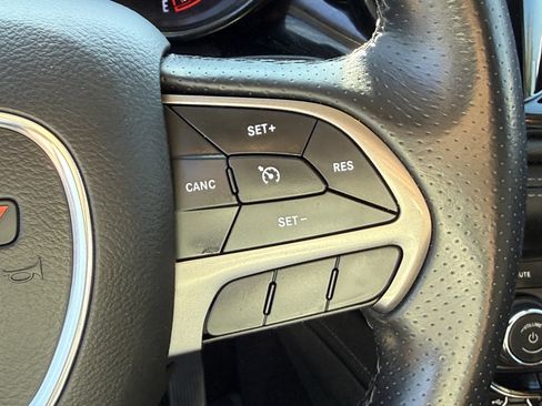 Used 2022 Dodge Durango SXT w/ Anodized Platinum Package image 17