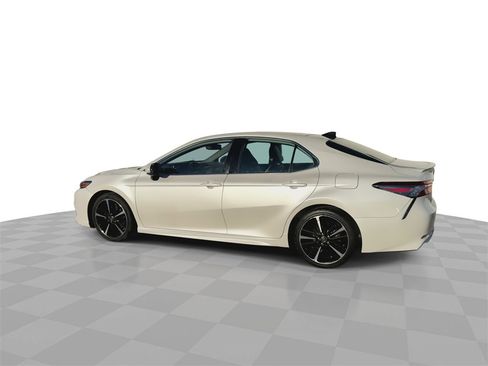 Used 2019 Toyota Camry XSE image 6