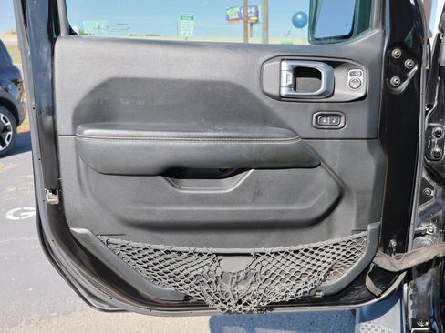 Used 2019 Jeep Wrangler Unlimited Sahara image 15