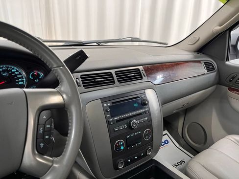 Used 2010 GMC Yukon SLT w/ SLT-2 Equipment Package AWD/4WD image 10