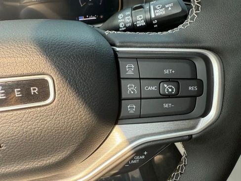 New 2025 Jeep Wagoneer Series III w/ Premium Group I image 18