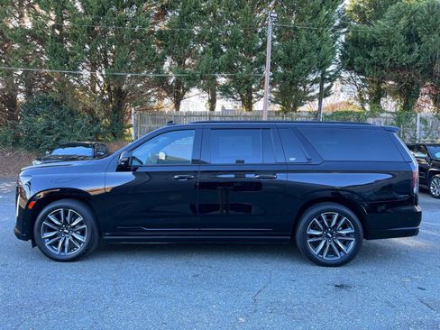 Used 2023 Cadillac Escalade ESV Sport w/ Touring Package image 7