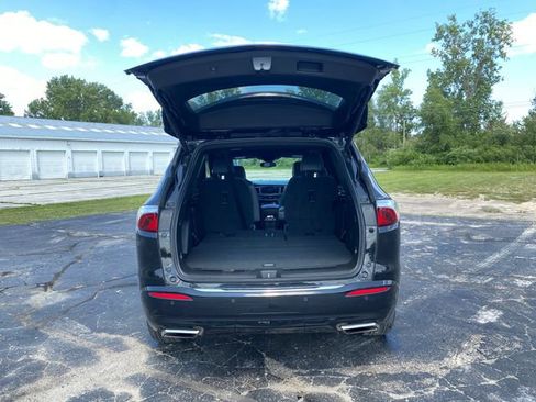 Used 2024 Buick Enclave Essence w/ Sport Touring Edition FWD image 17