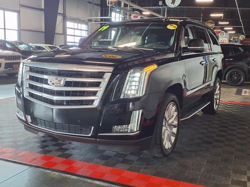 Used 2019 Cadillac Escalade Luxury AWD/4WD image 4