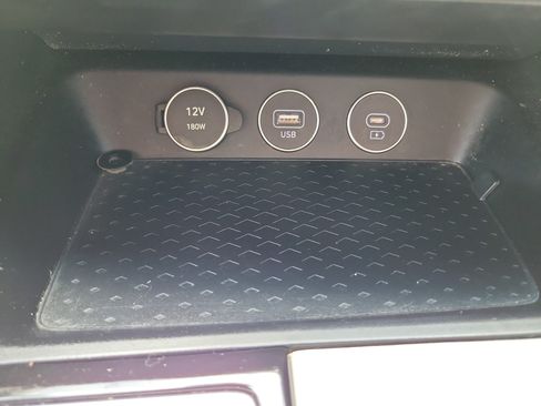 Used 2025 Genesis G70 2.5T RWD image 18