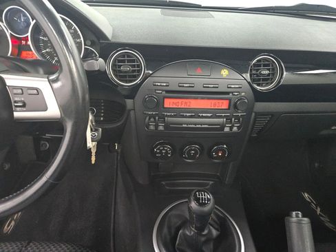 Used 2006 MAZDA MX-5 Miata Sport w/ Suspension Pkg image 12