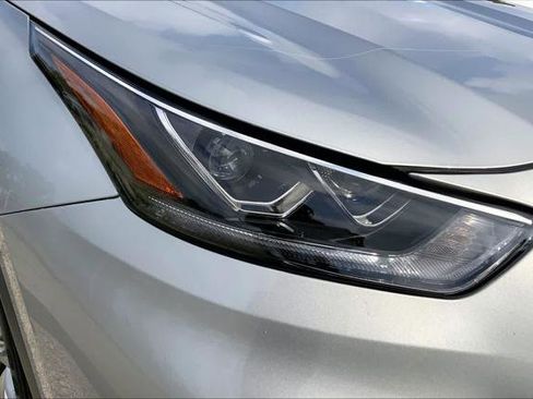 Certified 2025 Toyota Highlander Platinum AWD/4WD image 27