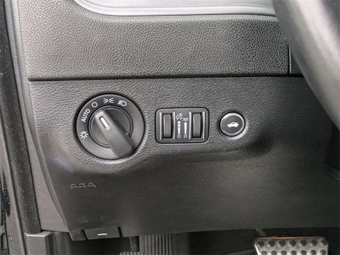 Used 2023 Dodge Charger SXT image 16