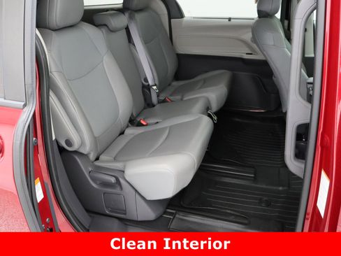 Certified 2021 Toyota Sienna XLE image 36