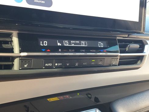 Used 2025 Toyota Sienna XSE FWD image 22
