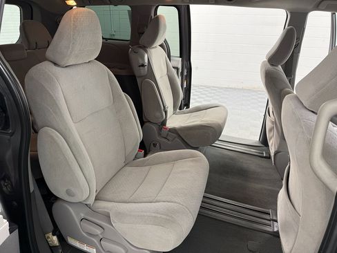 Used 2020 Toyota Sienna LE image 12