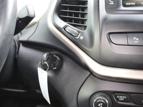 Used 2017 Jeep Cherokee Sport w/ Cold Weather Group image 49