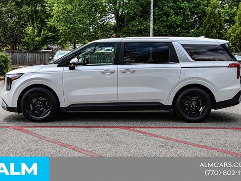 Used 2025 Kia Carnival FWD image 10