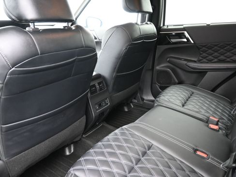 Used 2024 Mitsubishi Outlander SEL AWD/4WD image 21