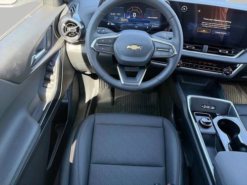 New 2026 Chevrolet Equinox LT w/ Convenience Package II FWD image 11