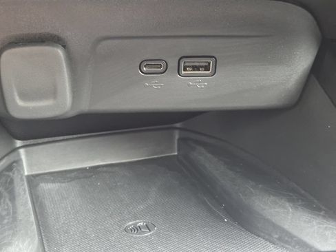 Used 2025 Chevrolet Trax RS w/ Sunroof Package FWD image 9