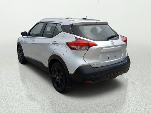 Used 2019 Nissan Kicks SV FWD image 5